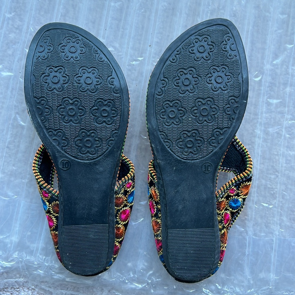 NWOT. East Indian strikingly colorful and bright embroidered summer sandals. - Picture 3 of 4